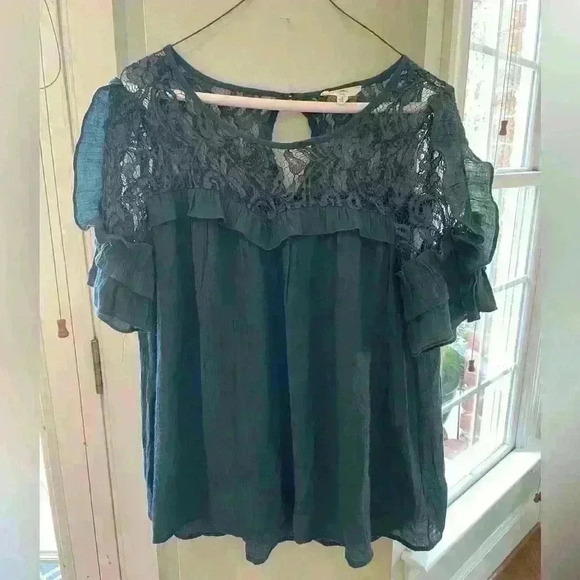 Entro Beautiful Green Blouse Size Small, Flowy Lacy - Picture 1 of 8